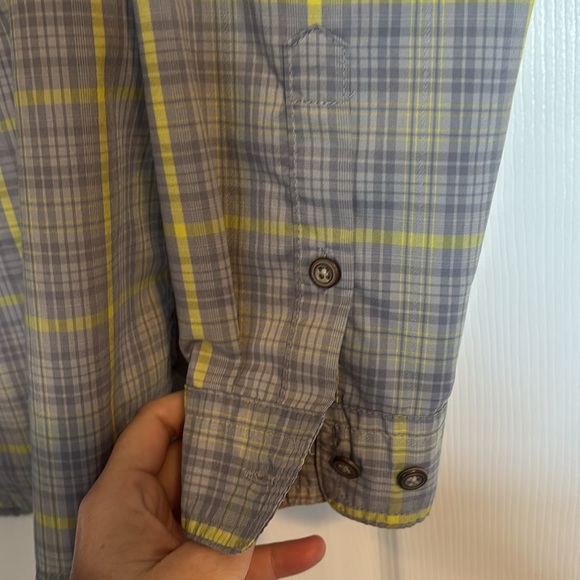 Cabela's women’s gray quarter button down shirt size large - Picture 6 of 9